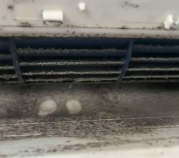 乌鲁木齐空调吹的风有股烧焦味是怎么回事